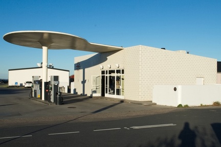 Arne Jacobsen benzintank, Charlottenlund